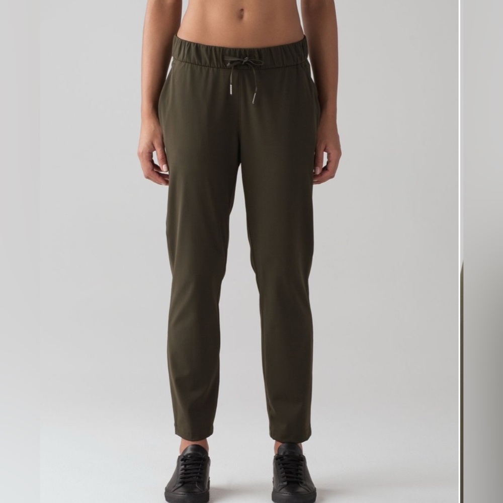 Lululemon On The Fly Pant 28"
Dark Olive